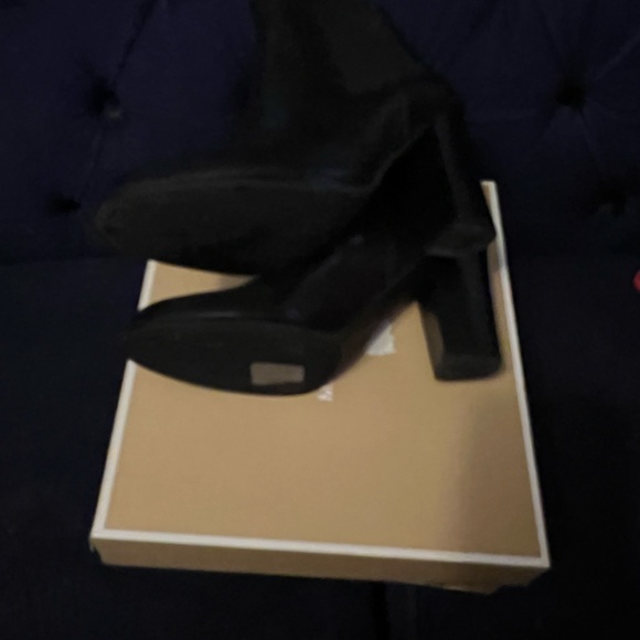 New with box Michael kors ankle boots size 8 M - Picture 3 of 3